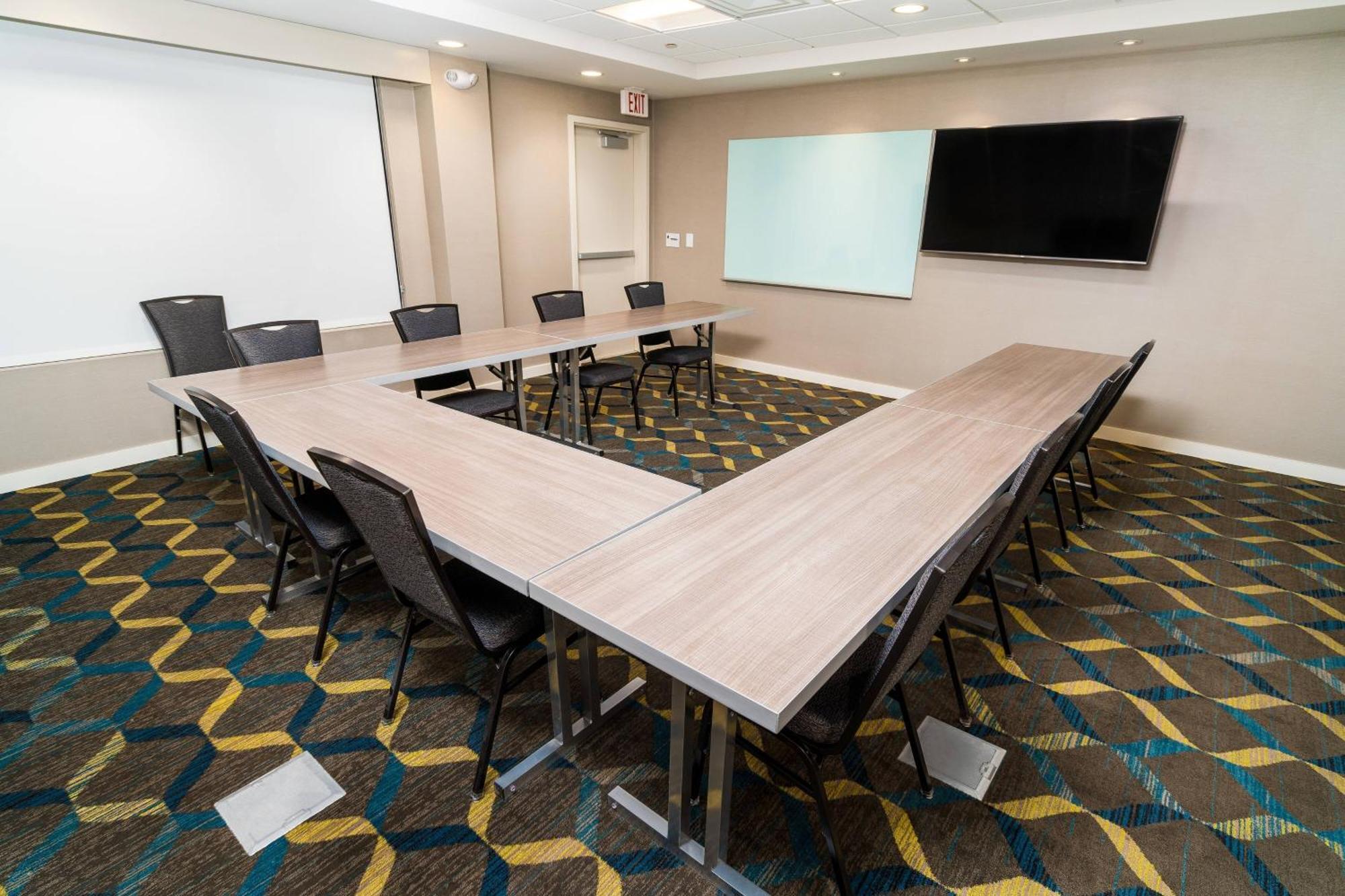 By Marriott Rocklin Hotel 3*